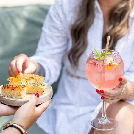 Hotel Restaurant La Corniche San-Martino-di-Lota