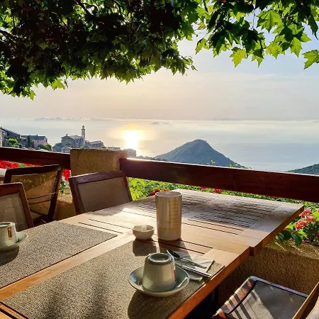 De La Corniche San-Martino-di-Lota