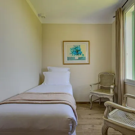 De La Corniche Hotel 3*