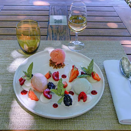 Hotell Restaurant La Corniche 3*