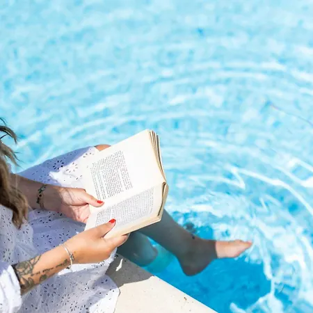 Hotel De La Corniche 3*