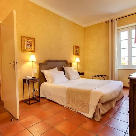 Hotel De La Corniche 3*