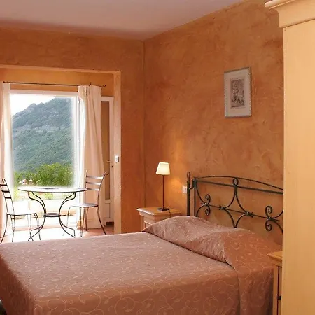 De La Corniche Hotel