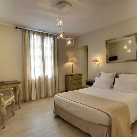 De La Corniche Hotel 3*