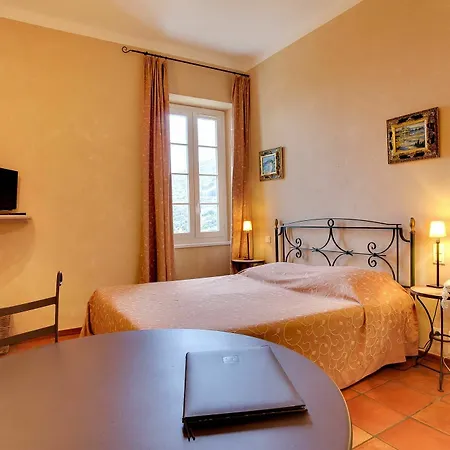 Hotel De La Corniche