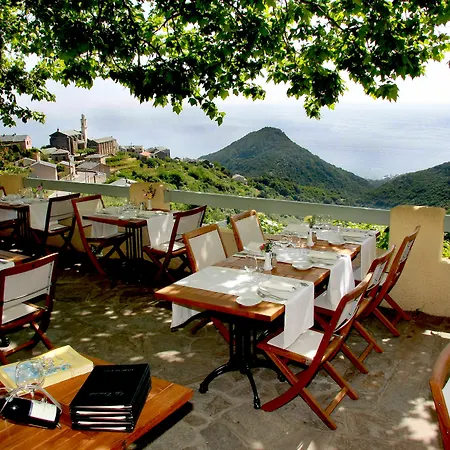 Hotel De La Corniche 3*