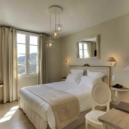 De La Corniche Hotel 3*