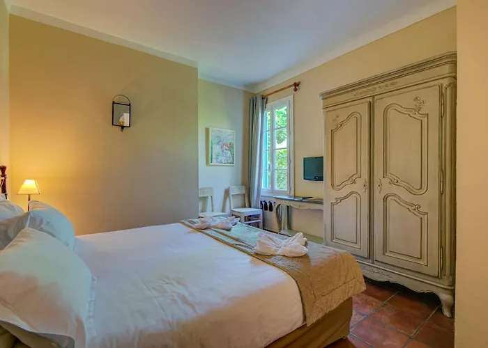 Hotel Restaurant La Corniche San-Martino-di-Lota