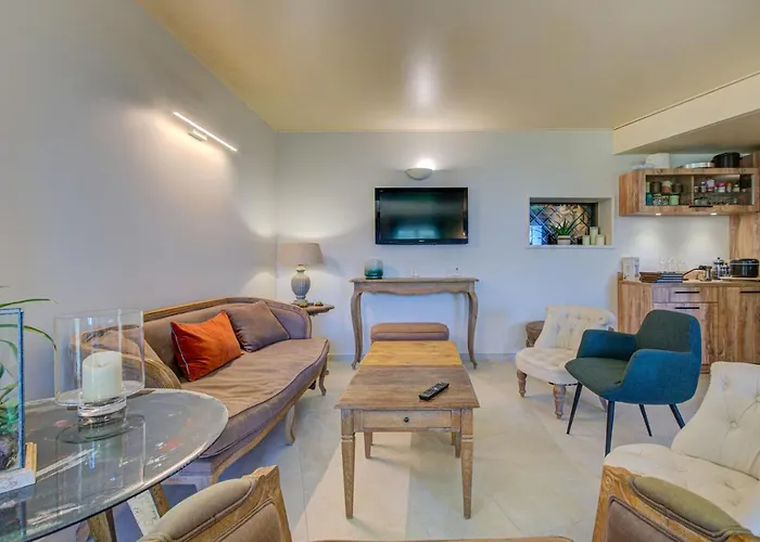 Szálloda Restaurant La Corniche San-Martino-di-Lota