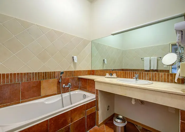 Szálloda Restaurant La Corniche 3*