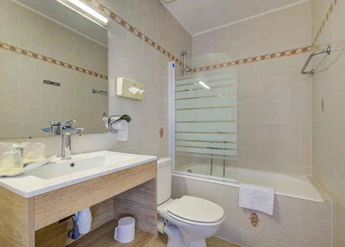 Hotel Restaurant La Corniche San-Martino-di-Lota